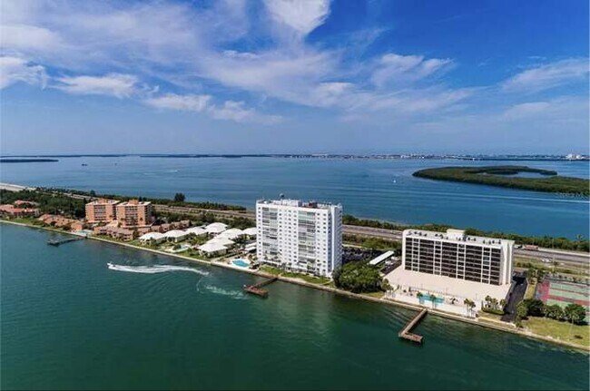 Building Photo - 7200 Sunshine Skyway Ln S