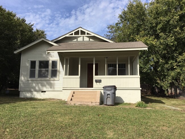 Building Photo - 2725 E 1st St