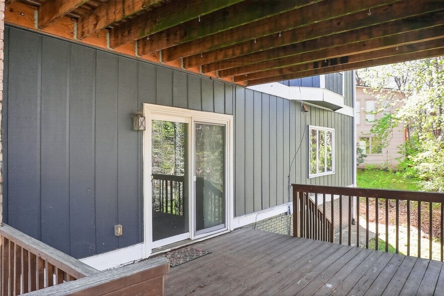 Building Photo - 194 Millbrook Farm Rd