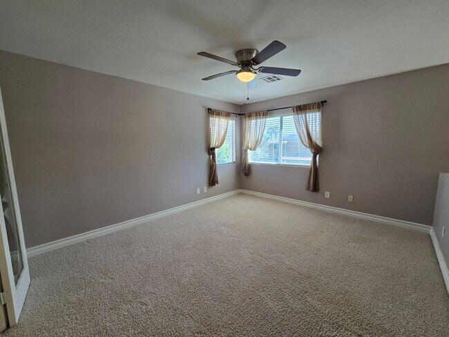 Building Photo - An Amazing NW Home! Over 3300 sq ft w/ pool & spa! Must see!