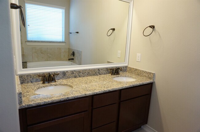 Building Photo - 3539 Christopher Dr