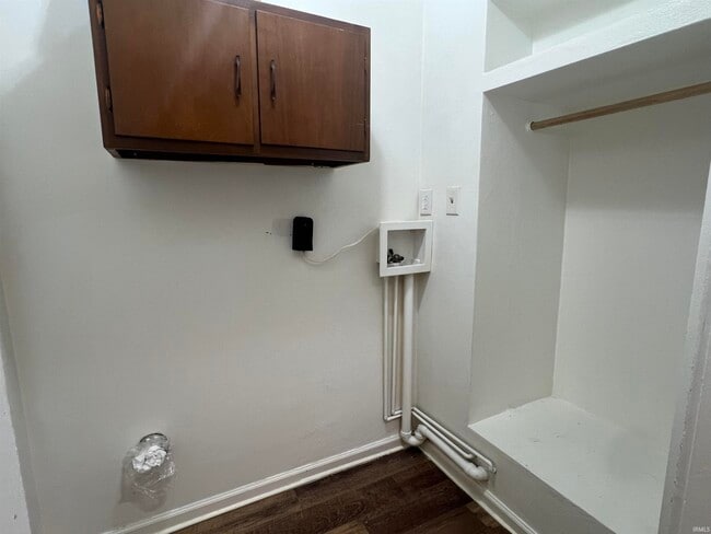 Building Photo - 1050 Rank Pkwy