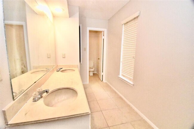 Building Photo - 2339 Walnut Ridge Dr