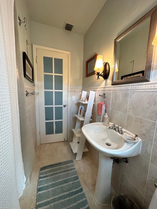 Building Photo - 3036 Coral Shores Dr