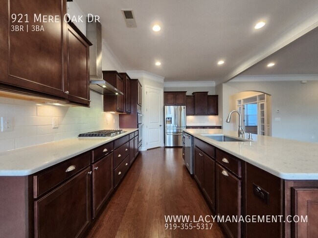 Building Photo - 921 Mere Oak Dr