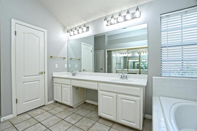Building Photo - 9934 Barbrook Dr