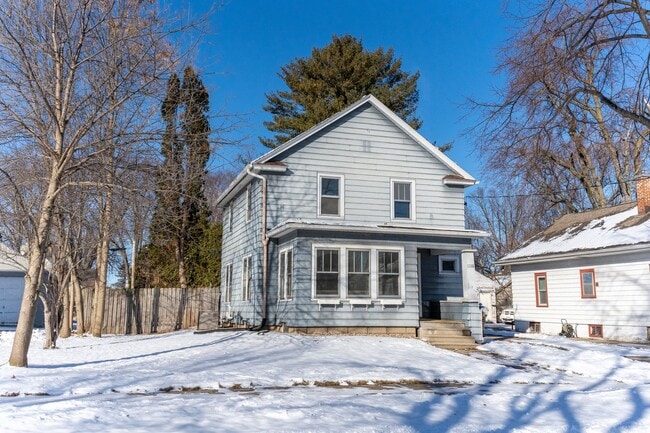 Building Photo - 3 Bedroom Appleton House