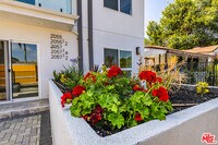 Building Photo - 2057 1/2 S Garth Ave