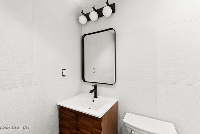 Building Photo - 448 Monmouth Rd