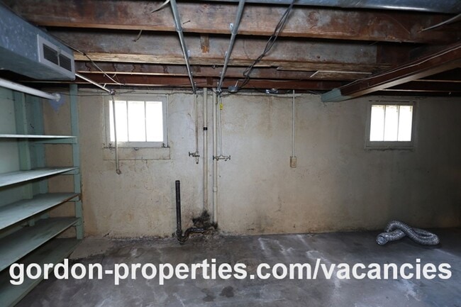 Building Photo - Saint Helens OR - newly renovated 1 bedroom apartment