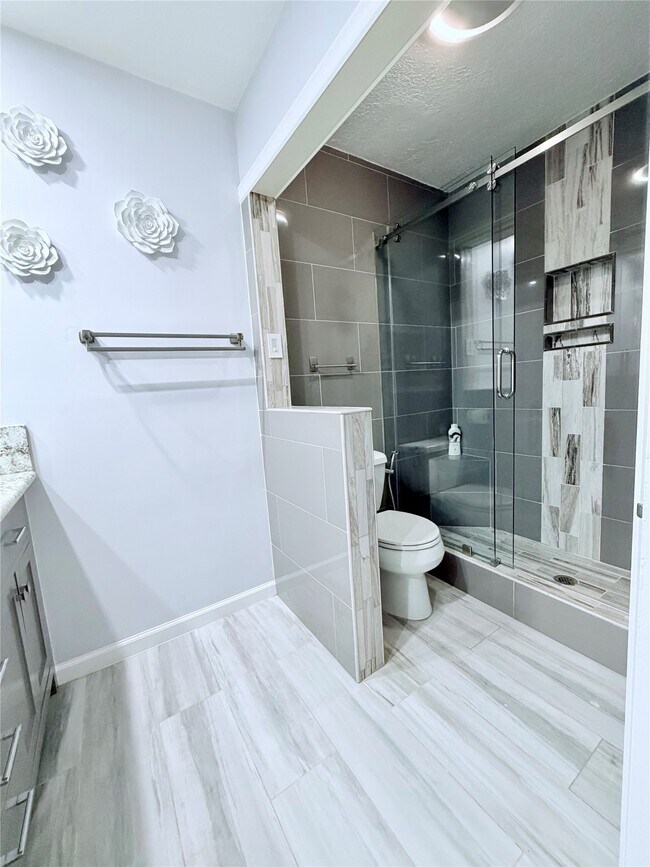 Building Photo - 6610 La Puente Dr