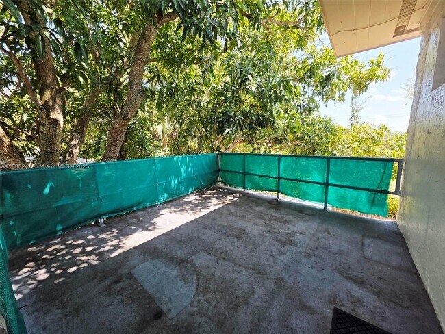 Building Photo - 524 Hampton Rd