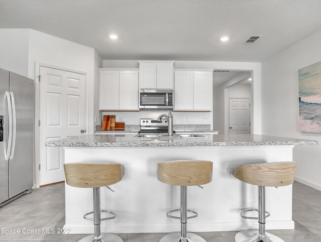 Building Photo - 7418 Tourmaline Dr