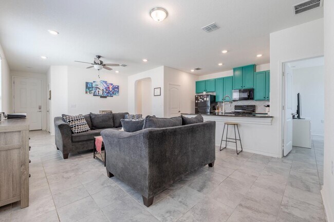 Building Photo - 6422 Hibiscus Falls