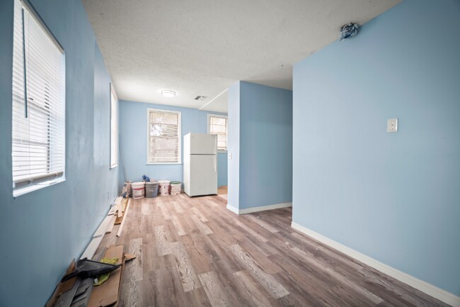 Building Photo - 1723 E 23rd St