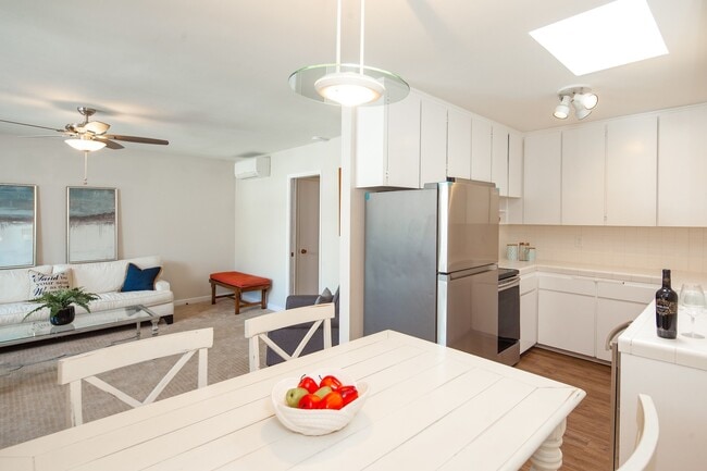 Building Photo - Water, Cable, Trash Included in this Beaut...