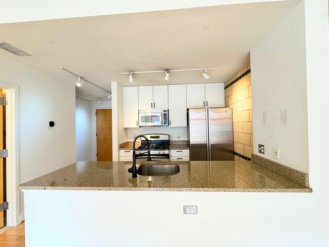 Building Photo - STYLISH 1 BED + DEN 1.5 BA and BALCONY  in...