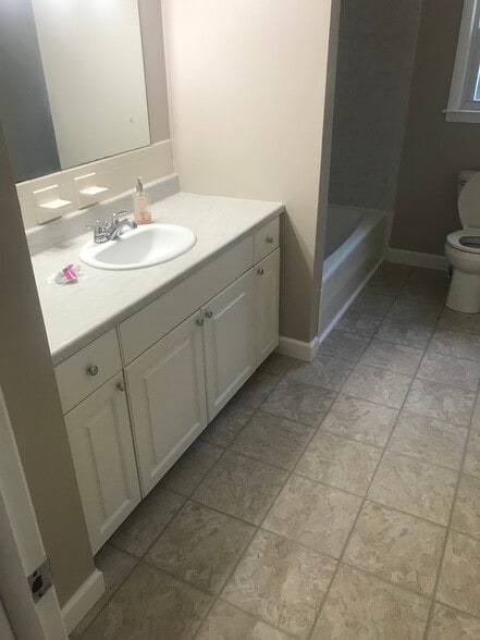 Building Photo - 85 Lyness St