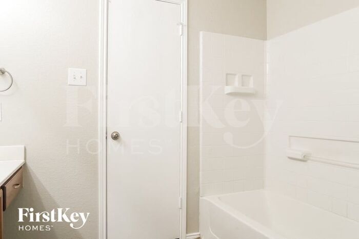 Building Photo - 112 Mill St