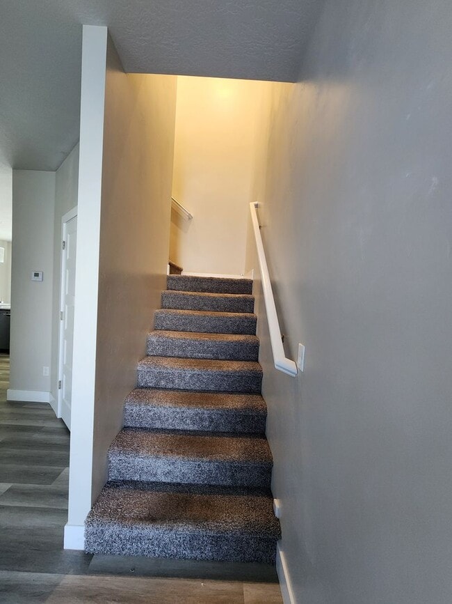 Building Photo - Modern 3-Bedroom Home with Balcony for Ren...