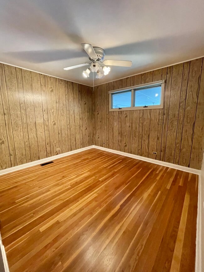 Building Photo - 6046 S Melvina Ave