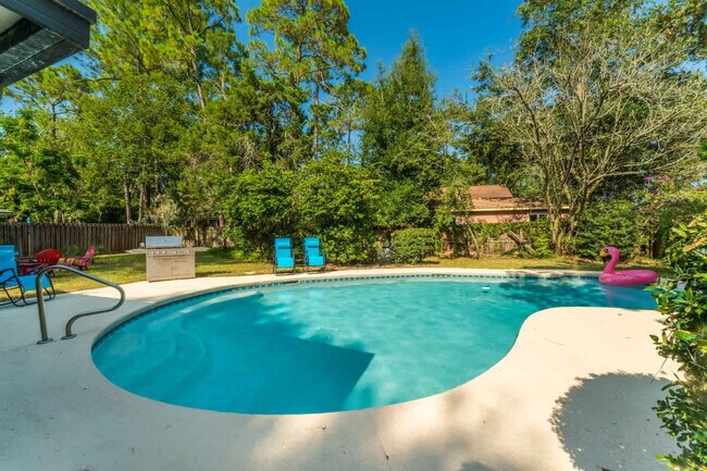 Building Photo - 10383 Chatwood Ct