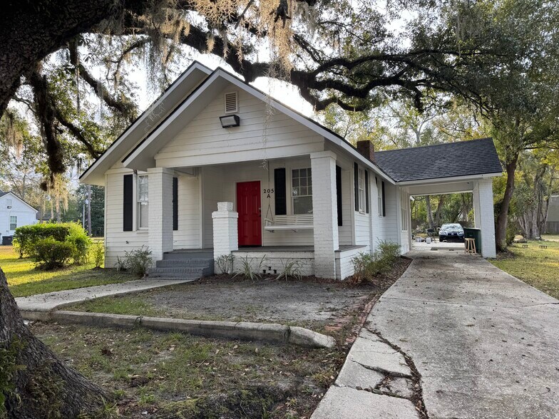 Building Photo - 205 W Ann St