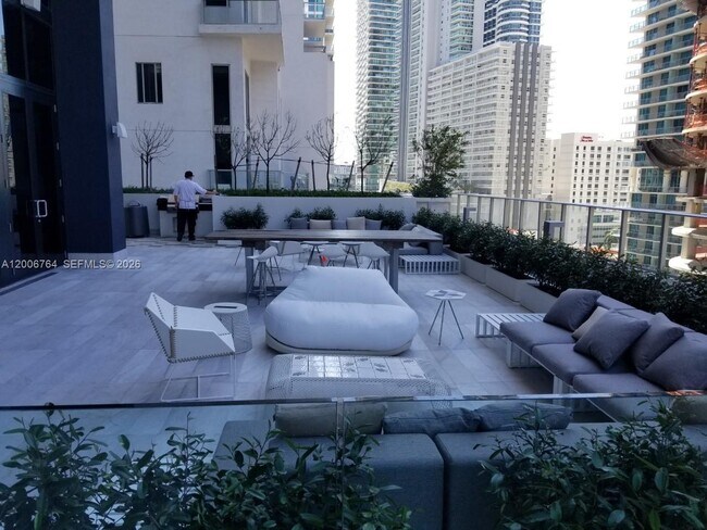 Building Photo - 1010 Brickell Ave