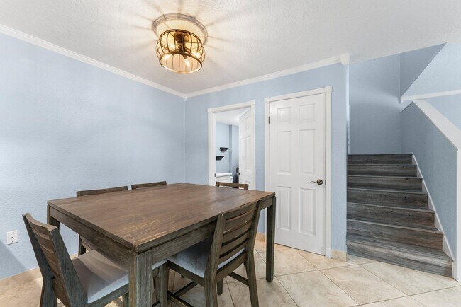 Building Photo - 1806 18th Ct