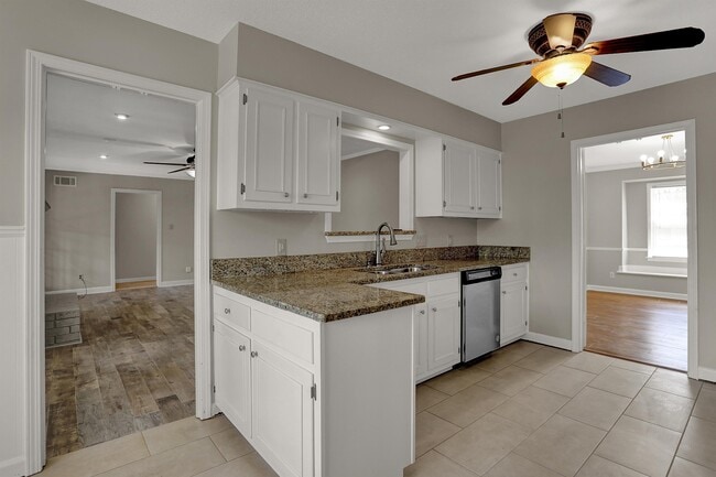 Building Photo - 5718 Rich Rd