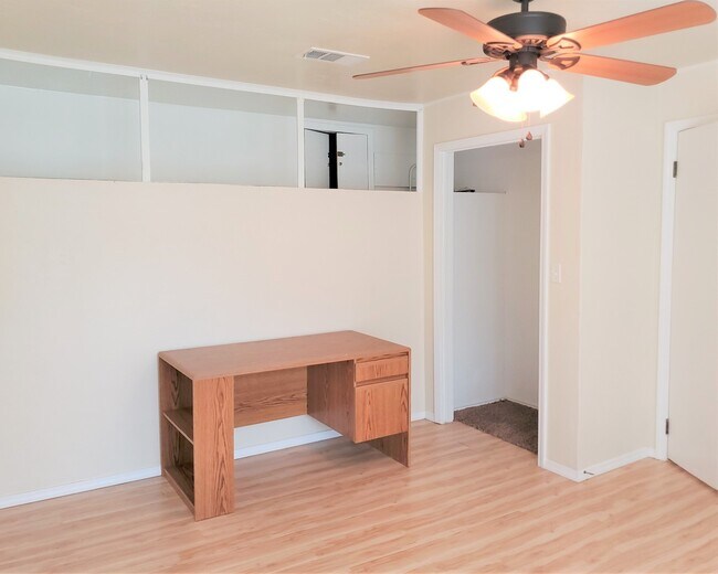 Building Photo - AMAZING 5 BED, 2 BATH MILLERS ADDITION NW OKC