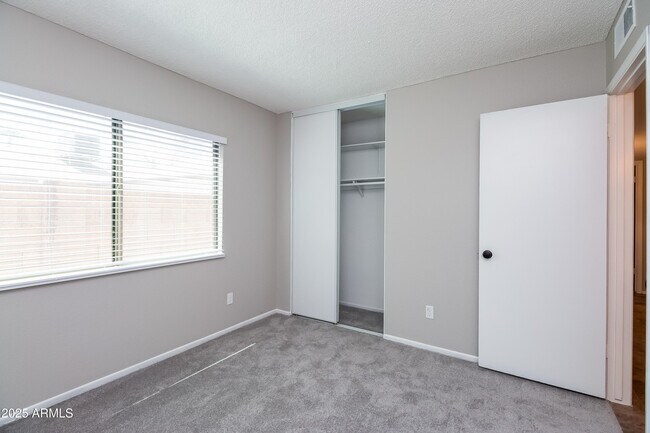 Building Photo - 10213 N 51st Dr