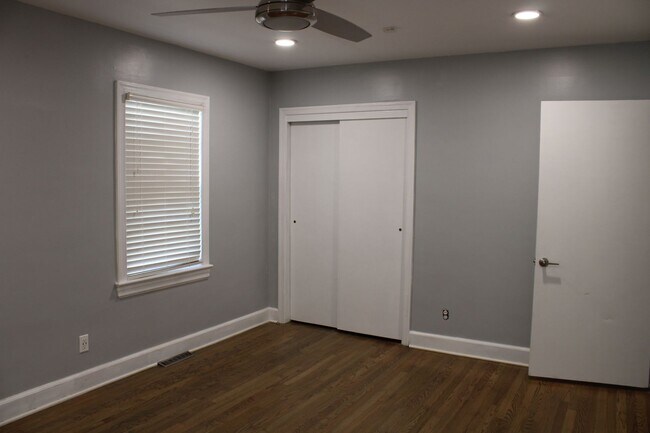 Building Photo - 1404 Woodside Dr W