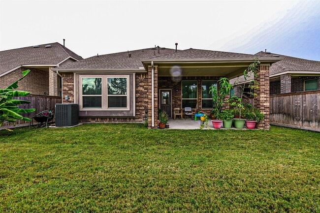Building Photo - 19619 Lake Bosque Dr