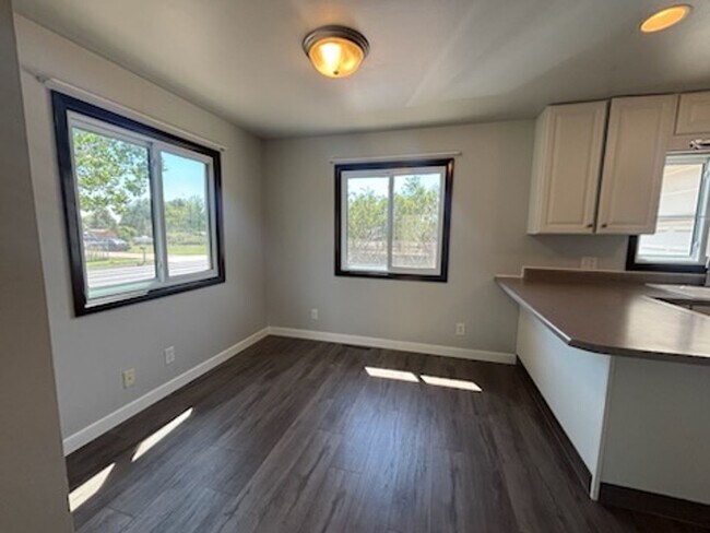 Building Photo - 3 BEDROOM | 2 BATH | SPACIOUS RAPID VALLEY...