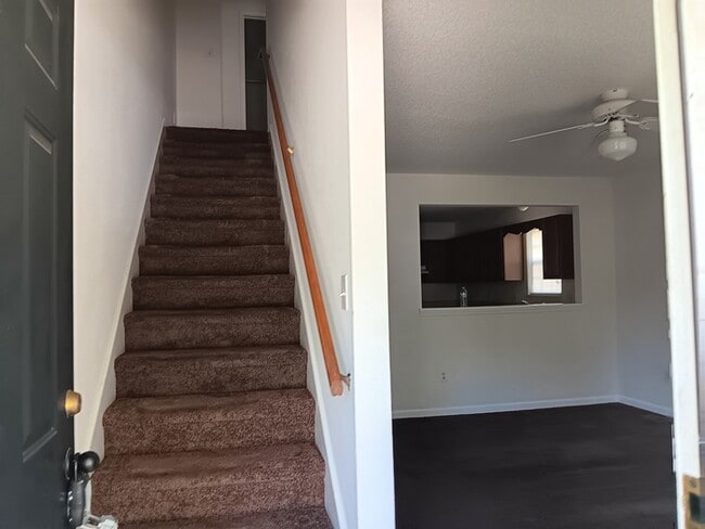 Building Photo - 743 Treasure Dr SW