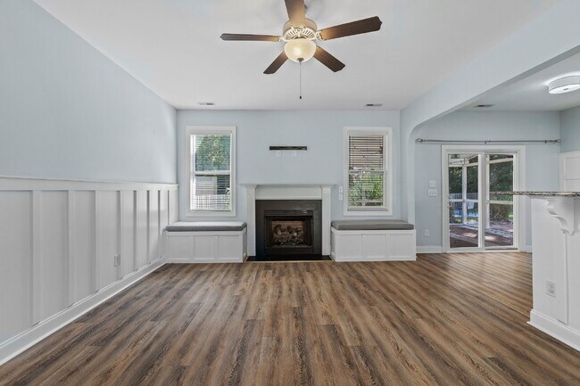 Building Photo - Spacious home in the heart of Sneads Ferry!