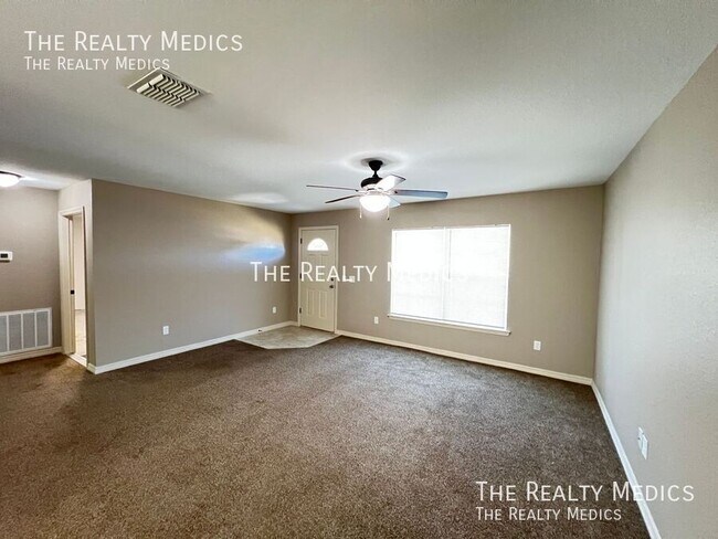 Building Photo - 16147 SW 17th Ave