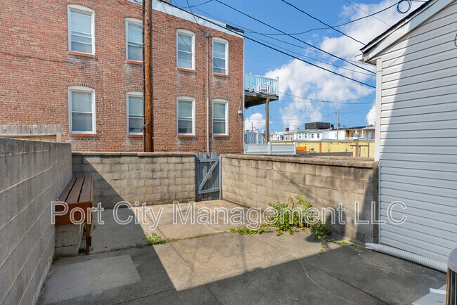 Building Photo - 3802 Hudson St