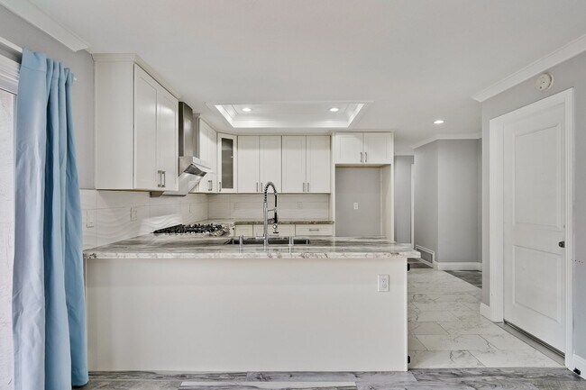 Building Photo - Stunning Single Family Home