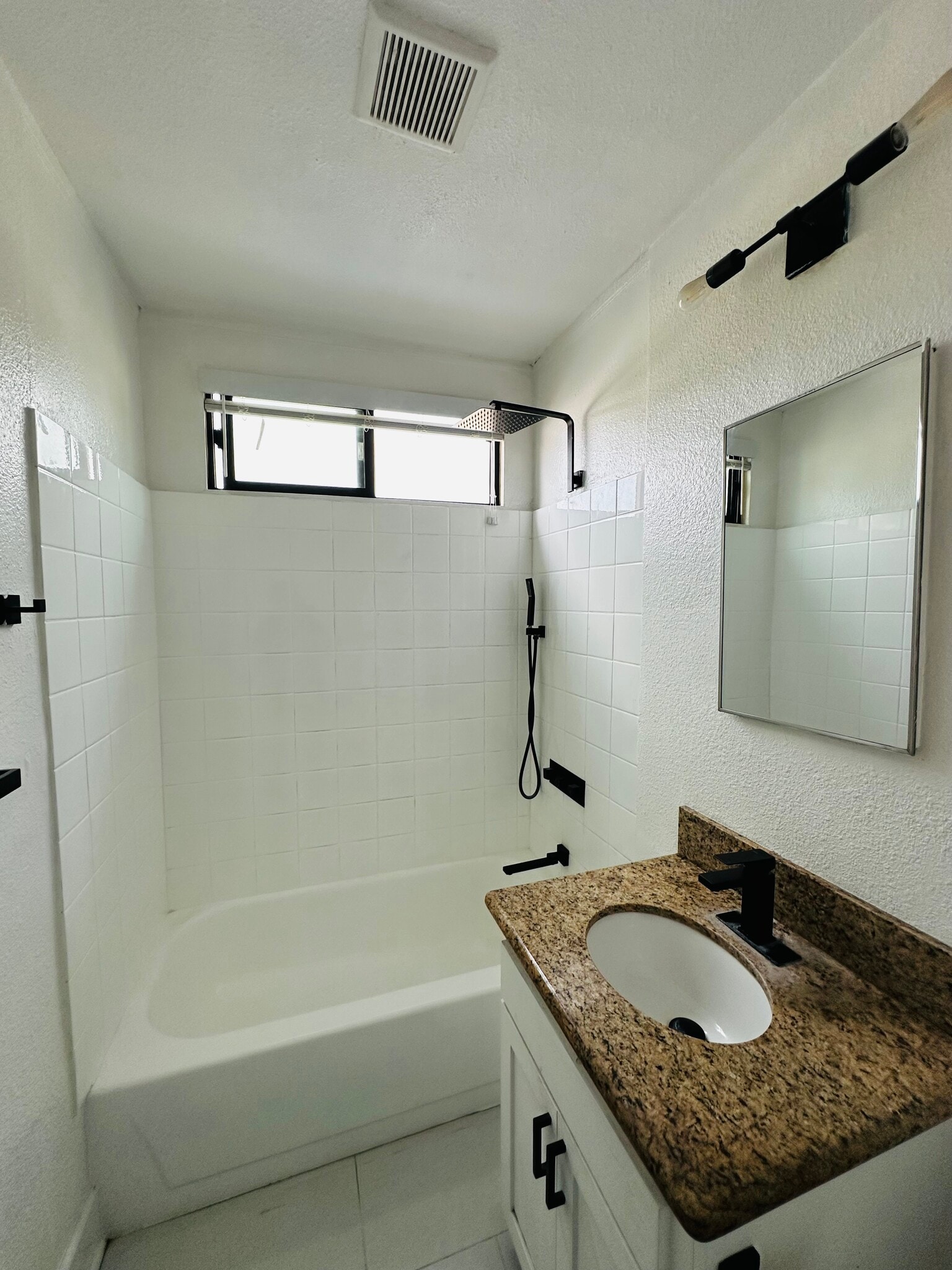 Building Photo - 823 W Orange St