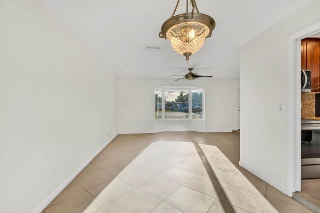 Building Photo - 290 NW 65th Ave