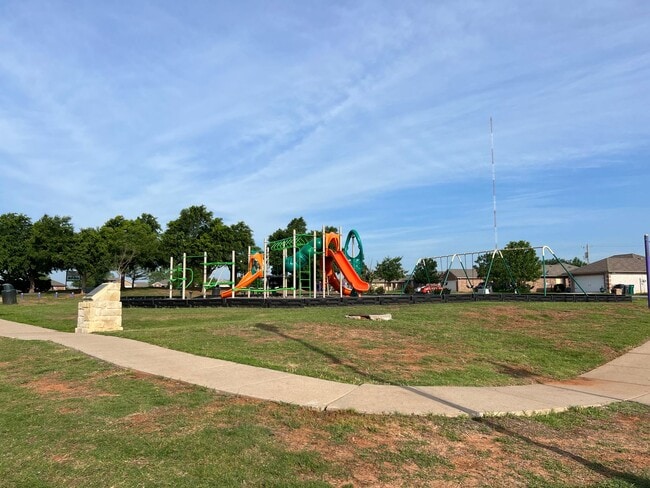 Building Photo - GEOTHERMAL Heat and Air! 3 Bedroom/2 Bathroom with attached 2 Car Garage