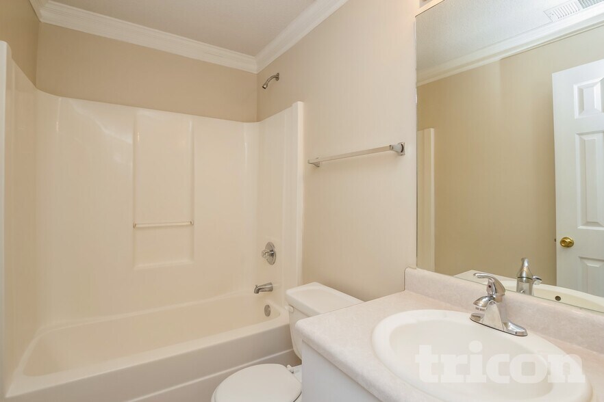 Building Photo - 3546 Riverview Club Dr