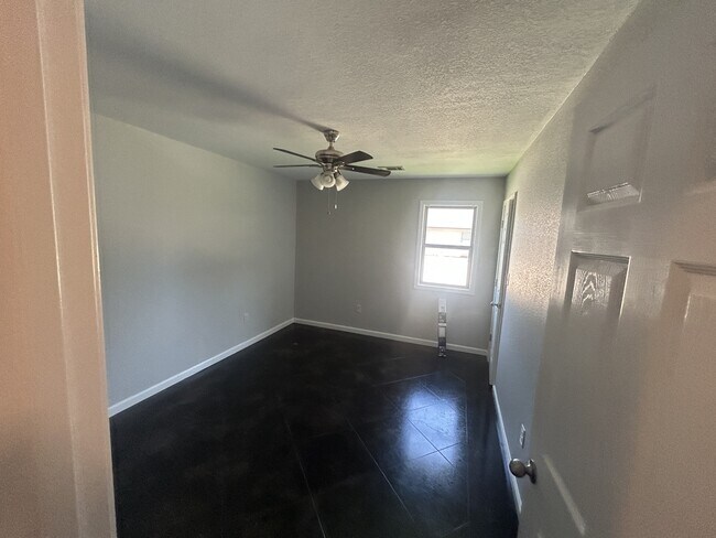Building Photo - 5306 Apt Dr