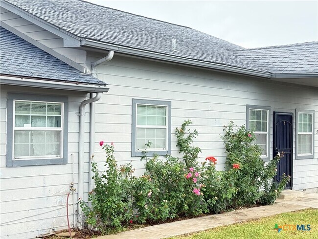Building Photo - 256 Co Rd 481