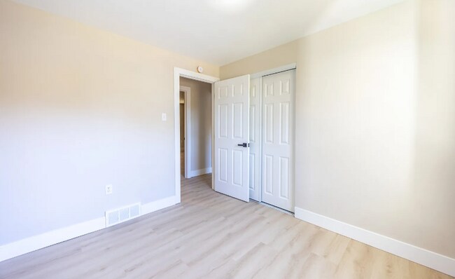 Building Photo - 476 Fielding Dr