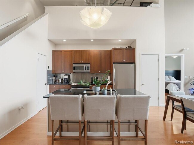 Building Photo - 610 S Troy St