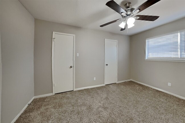 Building Photo - 9615 Orangevale Dr