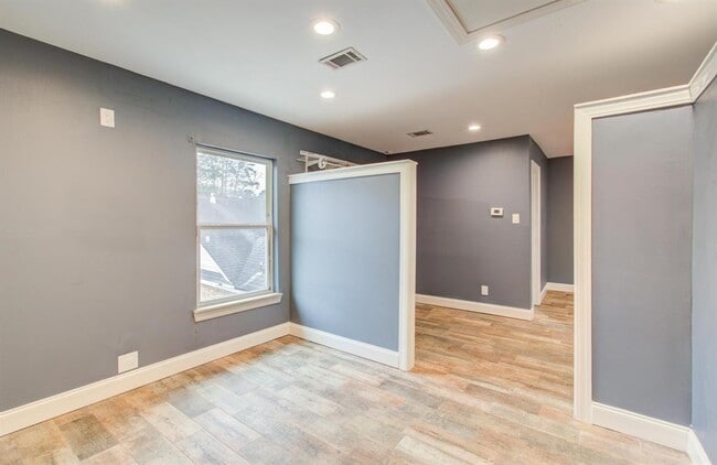 Building Photo - 724 River Plantation Dr
